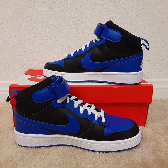 Nike - Picture 2 of 4